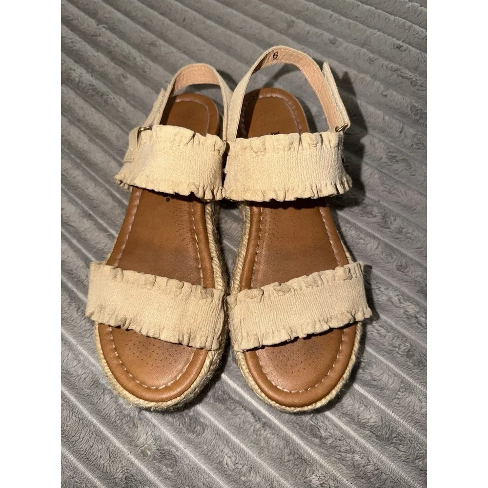 Pierre Dumas Women's Beige Wedges Size 6